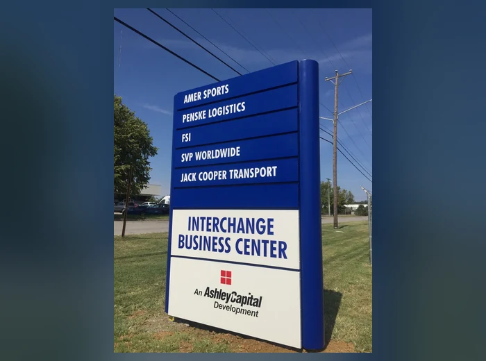 Multi-tenant monument sign